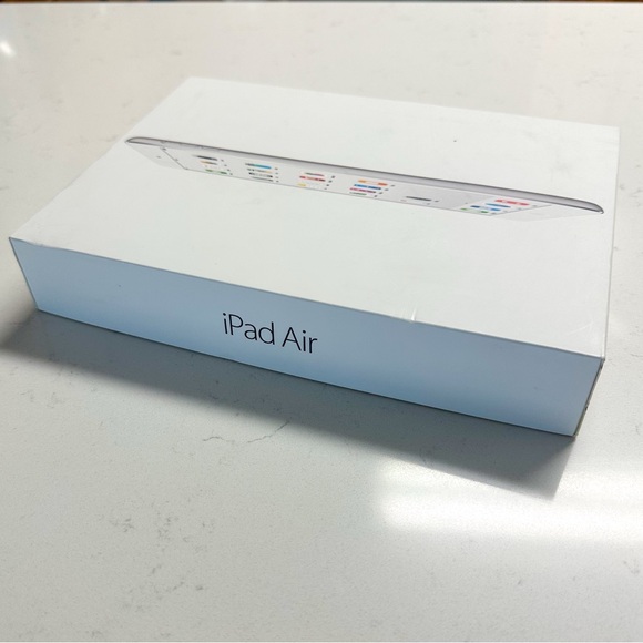 iPad Air 1st Gen 📱 16GB Wi-Fi + Box, Adapter, & Bonus Case – Good Condition! - Picture 5 of 11